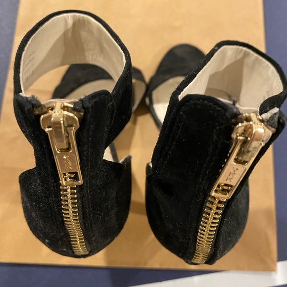 SHOEMINT • Black heels - Picture 2 of 4